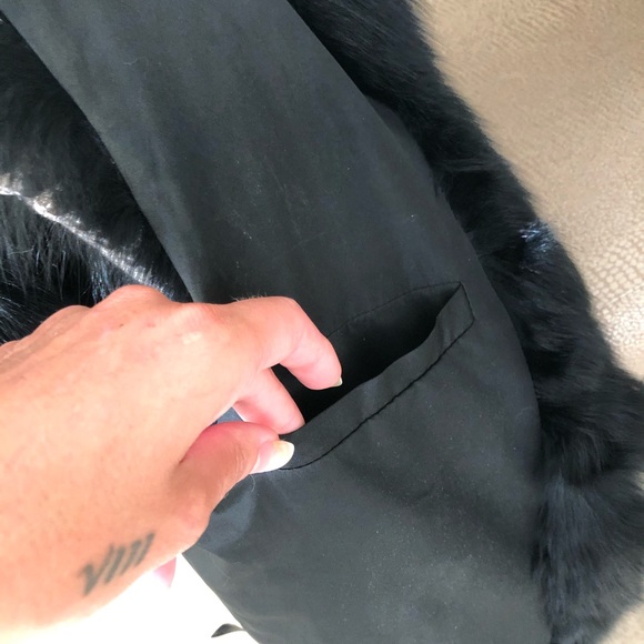 Adrienne Landau classic black fox fur vest - Picture 6 of 8